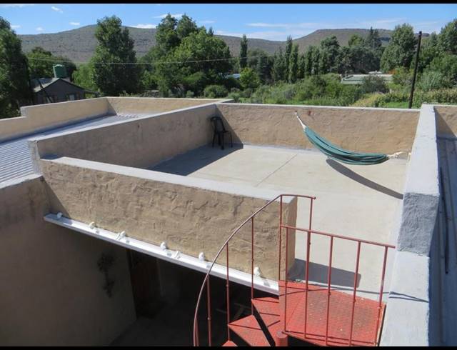 2 BEDROOM HOUSE FOR SALE IN NIEU BETHESDA